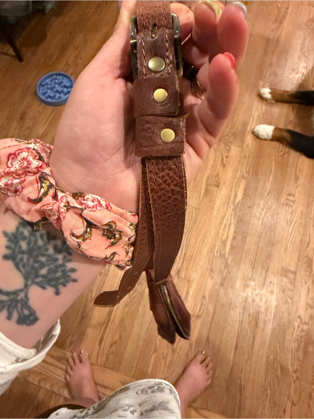 Portland Leather Chestnut Brown Large Crossbody Camera Bag - Picture 7 of 9